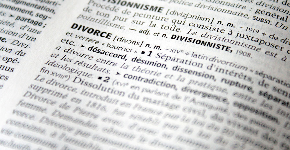 Le divorce par consentement mutuel par acte d’avocat : alerte rouge pour les couples étrangers !